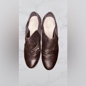 Women’s size 10 Baretraps slip on dress shoes black